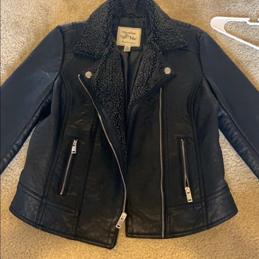 trendy leather jacket! ⭐️⭐️